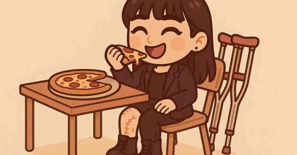 Visitare Napoli con una difficoltà motoria 6 Ragazza chibi seduta mangia pizza felice, con stampelle appoggiate accanto